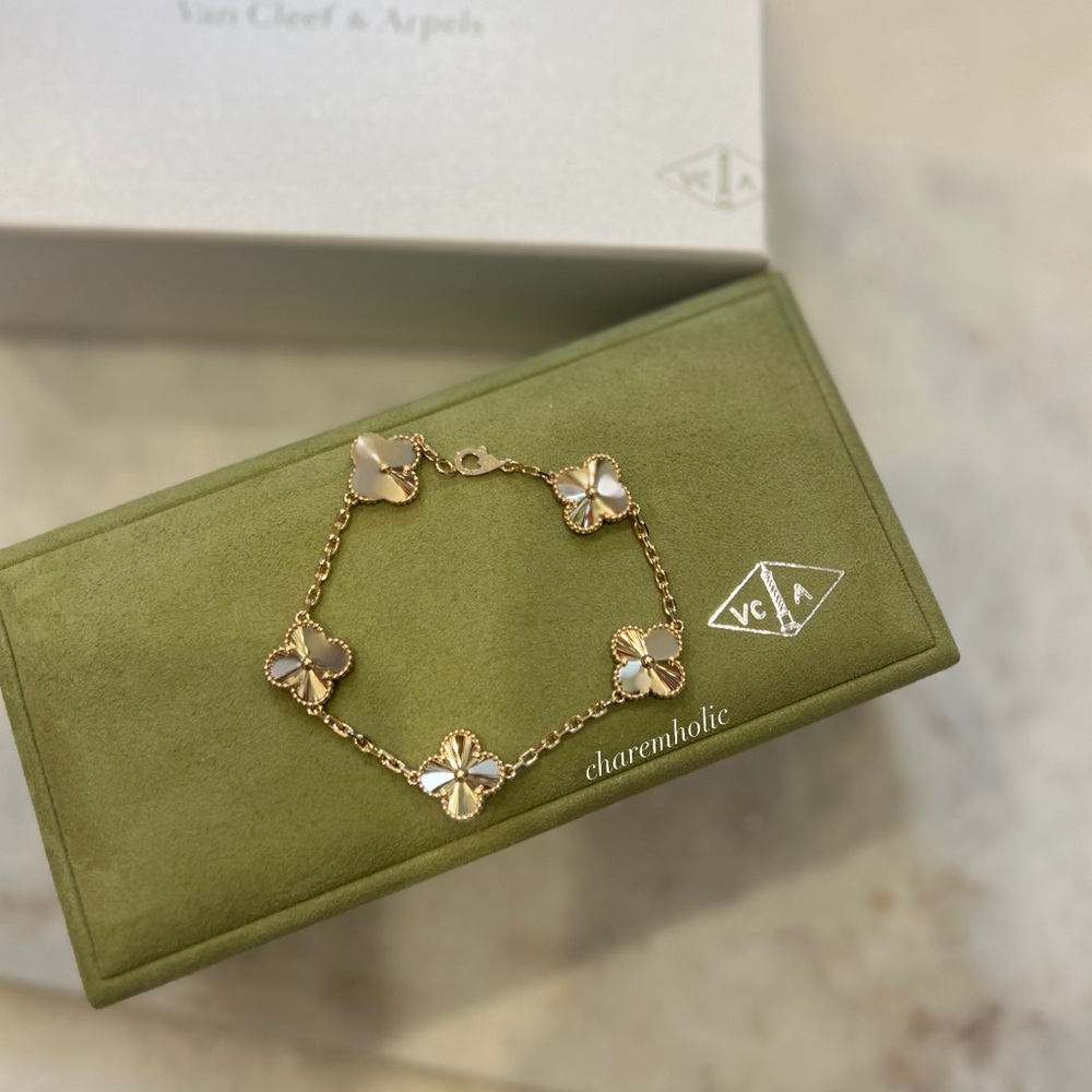 Van cleef arpels 💛 VCA Y24 Vintage 18K Yellow Gold Guilochee Bracelete - Picture 3 of 6